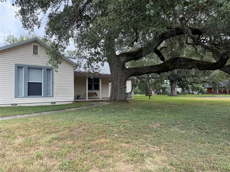 231 E Live Oak ST #A, La Grange, TX 78945