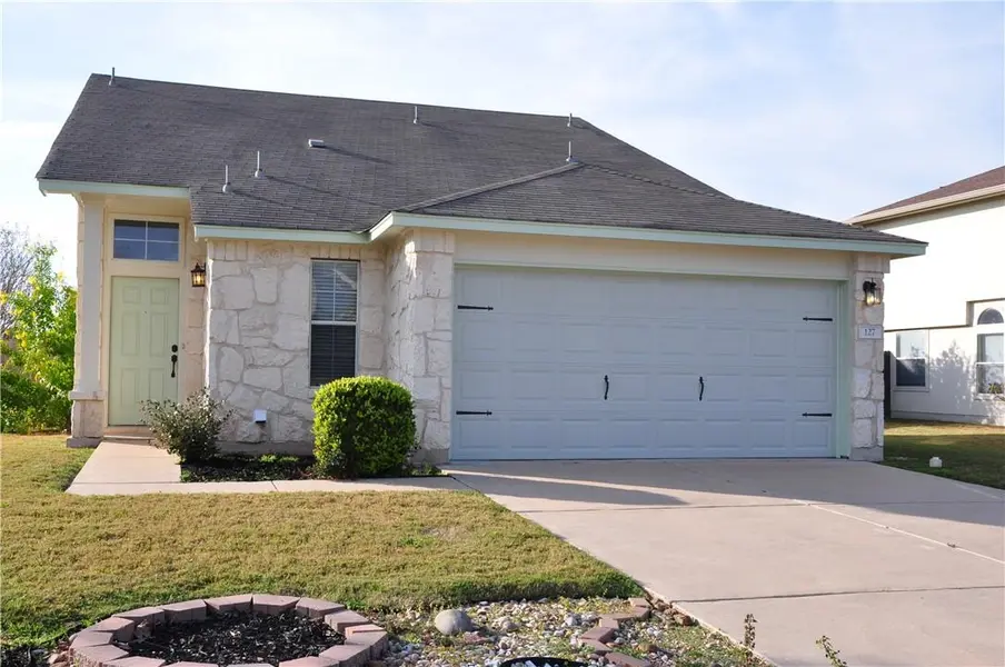 127 Anderson ST, Hutto, TX 78634