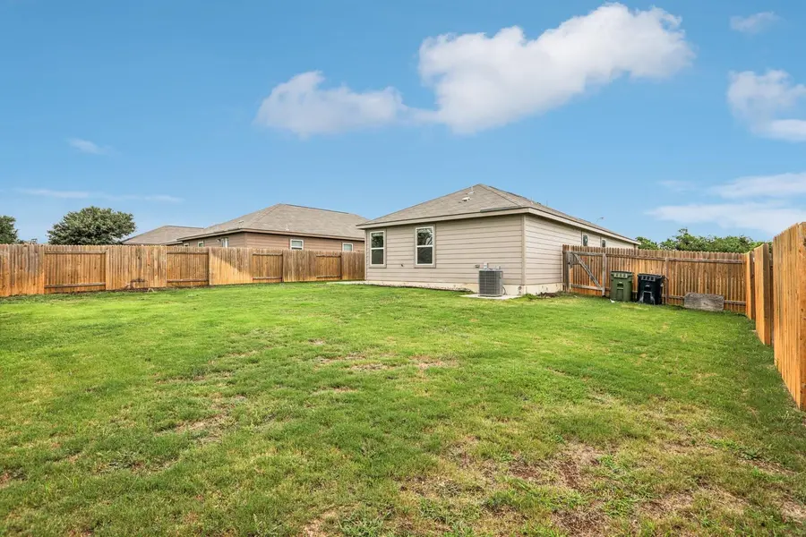 1040 Riverdale CV, Jarrell, TX 76537