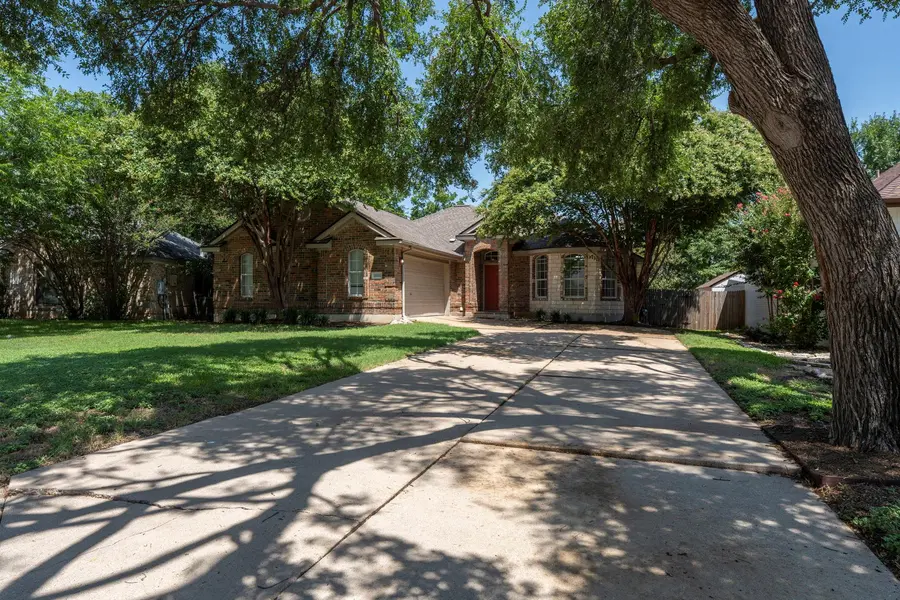 2002 Mimosa TRL, Round Rock, TX 78664