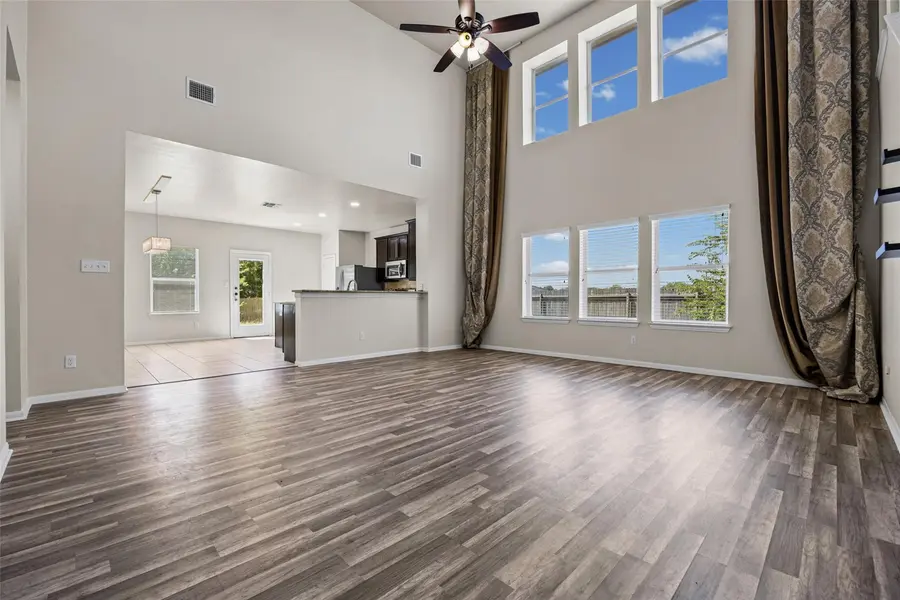 1060 Zeus CIR, Round Rock, TX 78665
