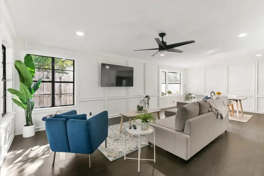 7009 Whispering Oaks DR, Austin, TX 78745