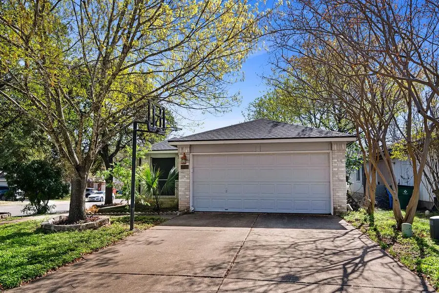 1001 Apple Cross DR, Pflugerville, TX 78660
