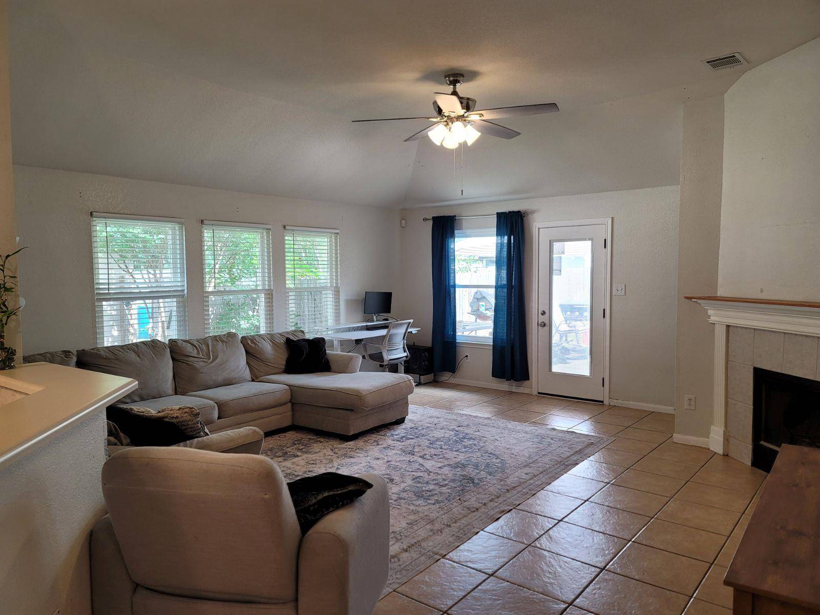 108 Warner BND, Hutto, TX 78634