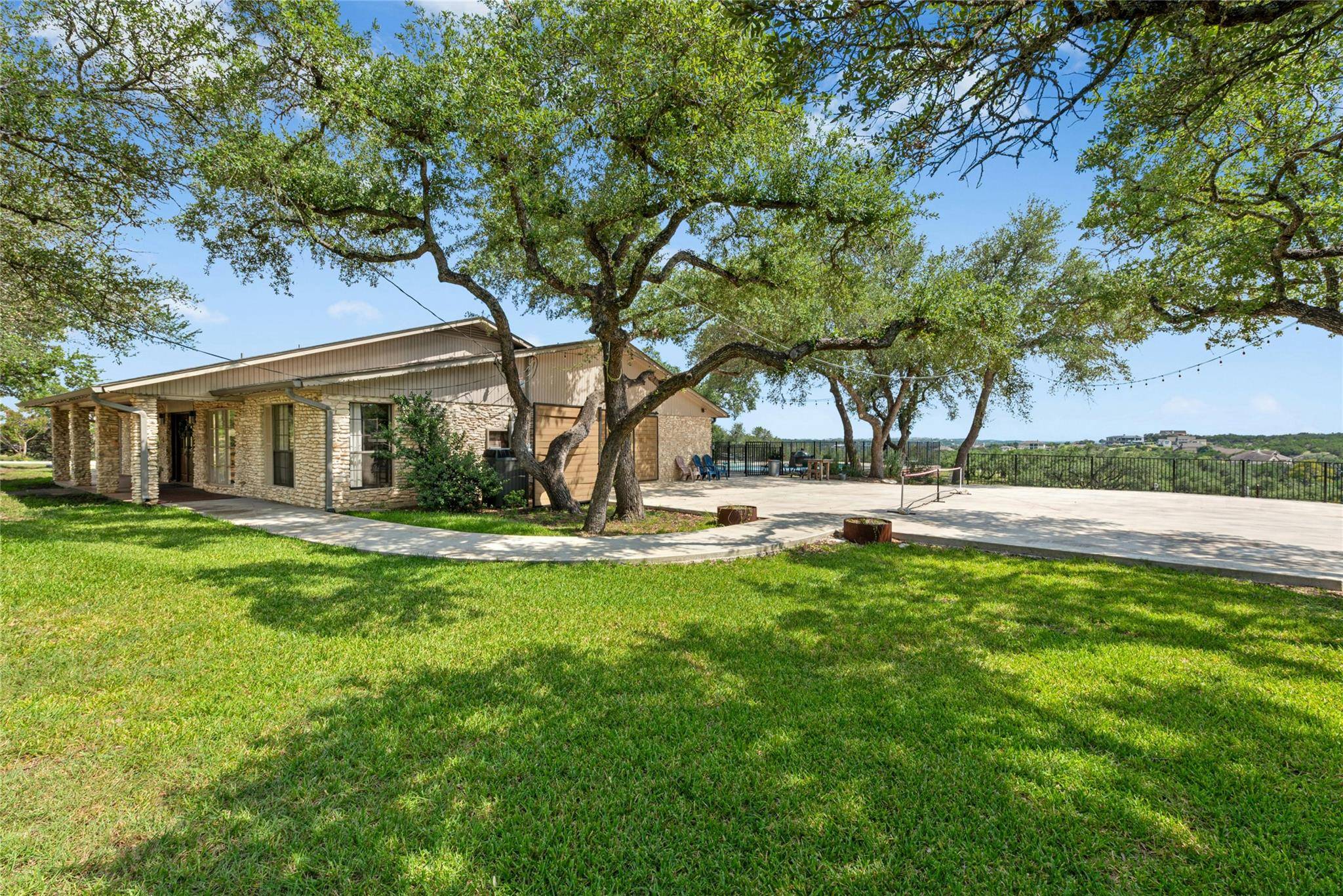 110 Longhorn LN, Dripping Springs, TX 78620