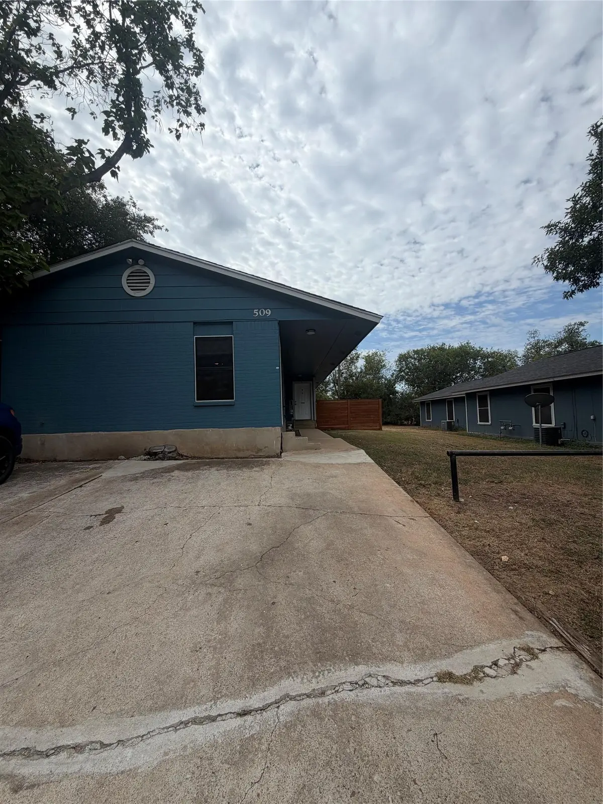 509 Central Ave #B, Elgin, TX 78621