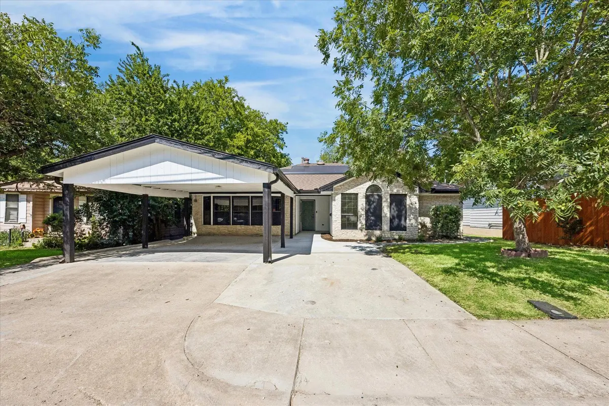 1706 Davis ST, Taylor, TX 76574