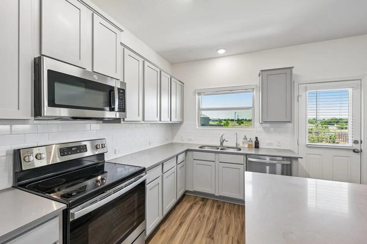 417 Greatest Gift WAY, Jarrell, TX 76537