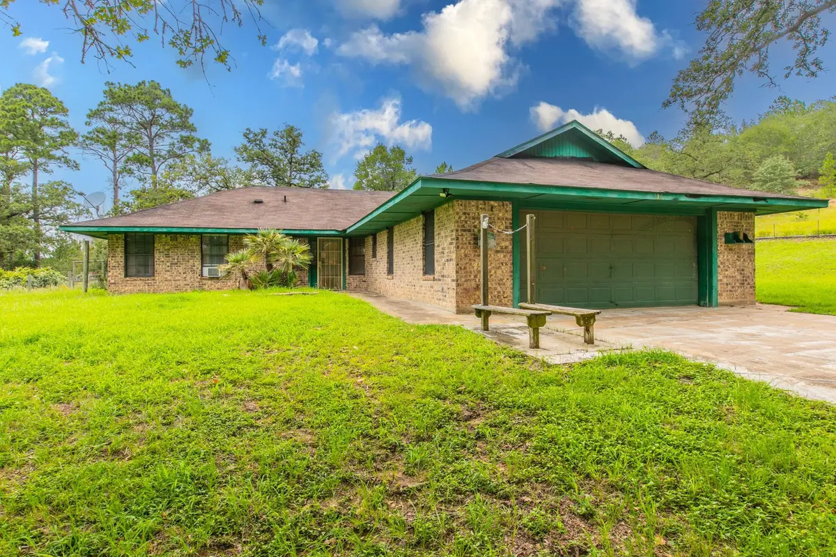 136 Redbird LN, Smithville, TX 78957