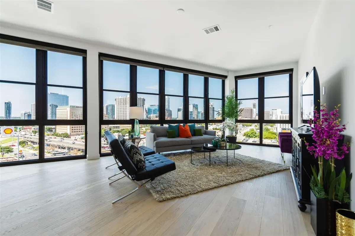 800 Embassy DR #525, Austin, TX 78702