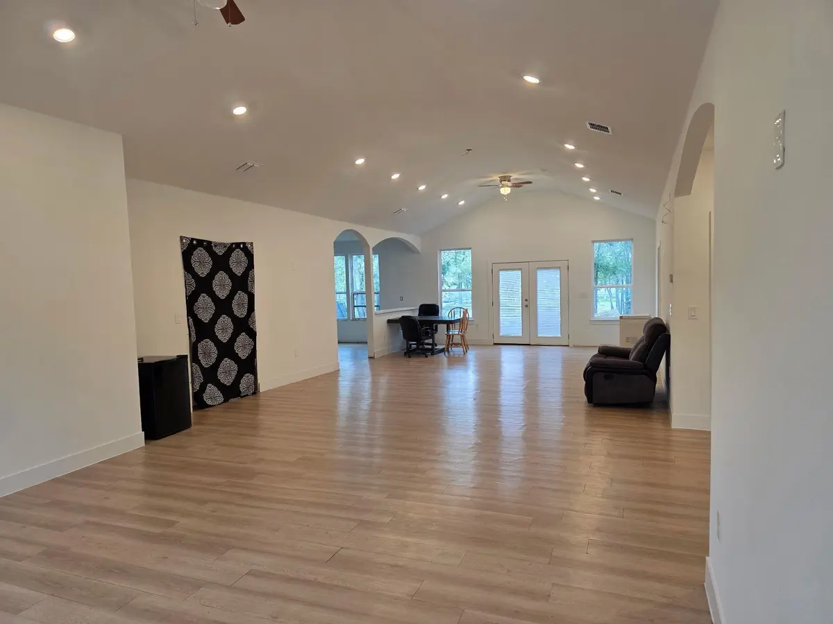 134 Plumeria DR, Dale, TX 78616