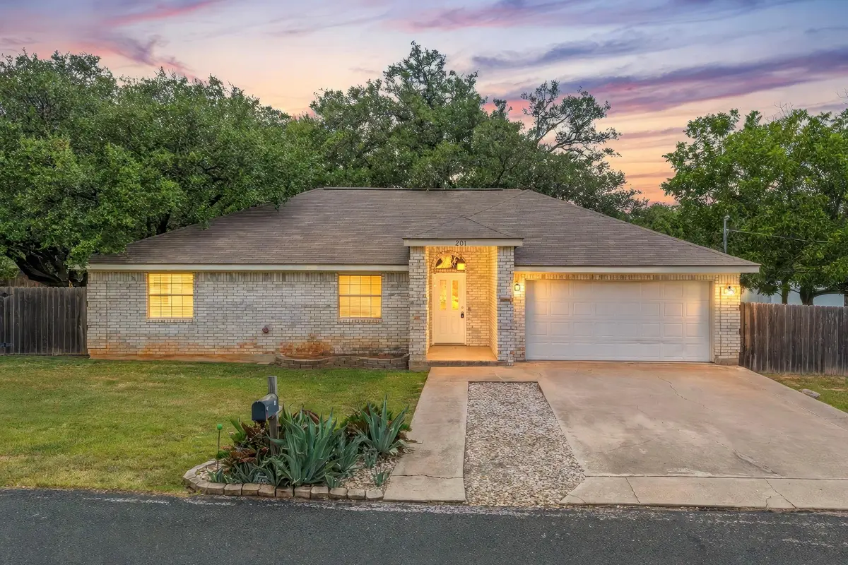 201 Pecan LN, Georgetown, TX 78628