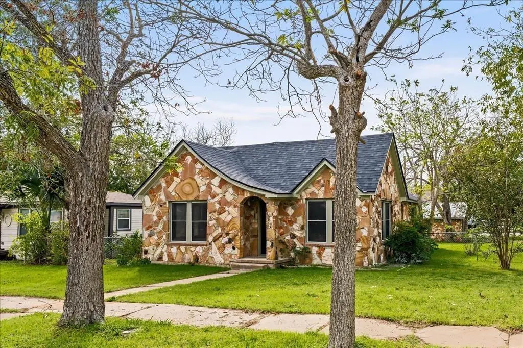 419 N Doak ST, Taylor, TX 76574