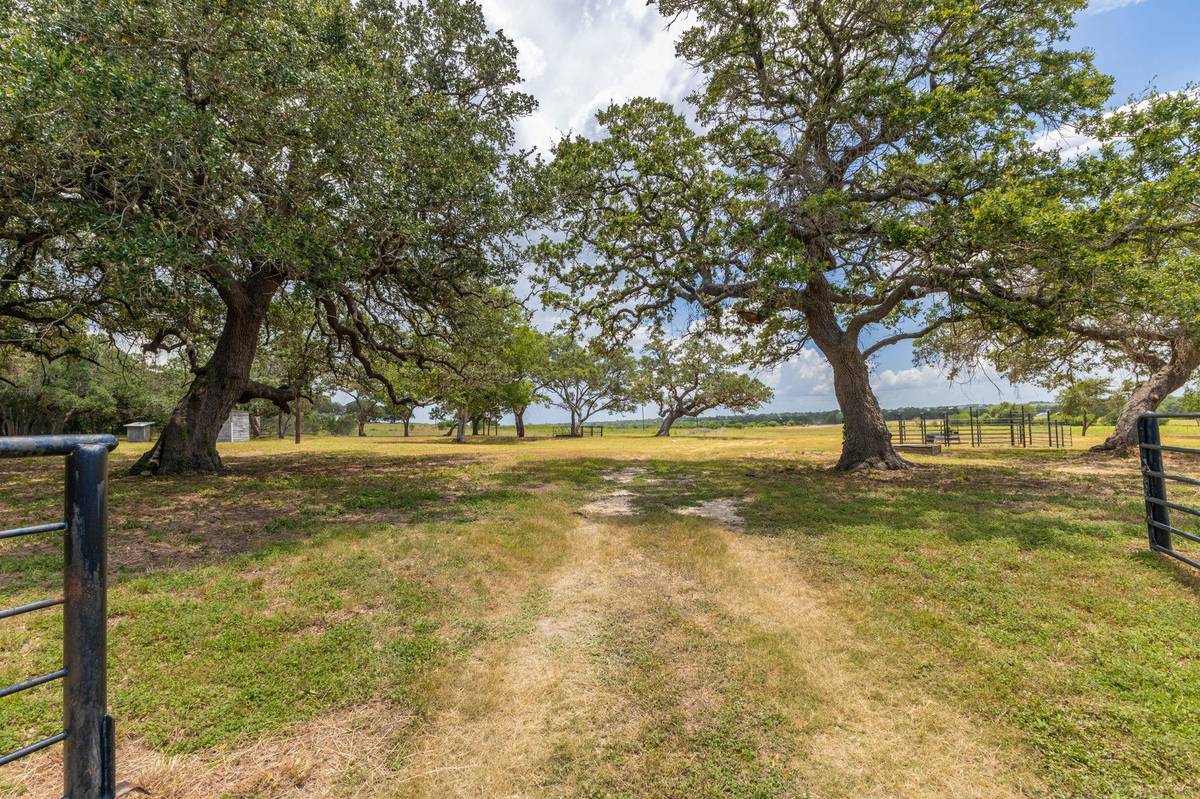 2160 (Tract #5) Baca LOOP, Flatonia, TX 78941