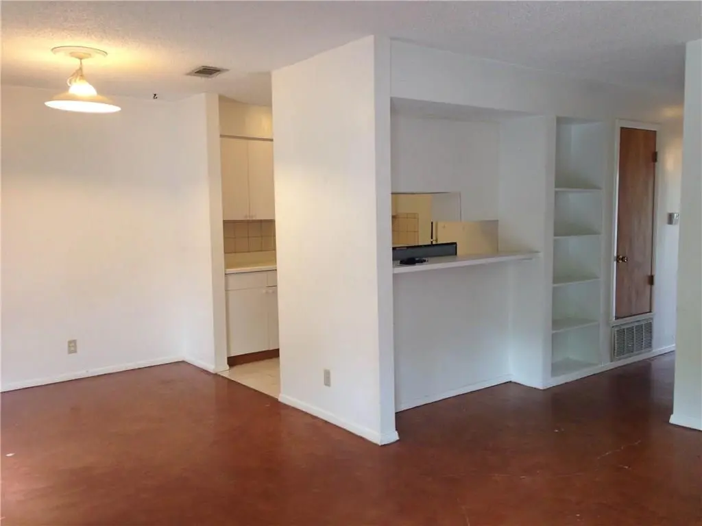 500 E Riverside DR #211, Austin, TX 78704