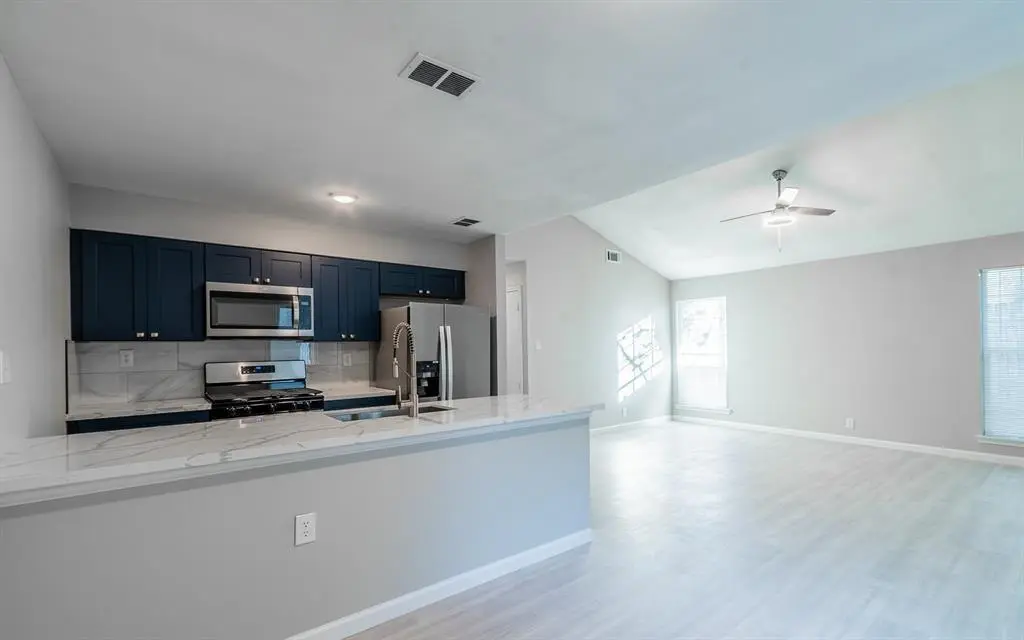 915 Sirocco DR #B, Austin, TX 78745