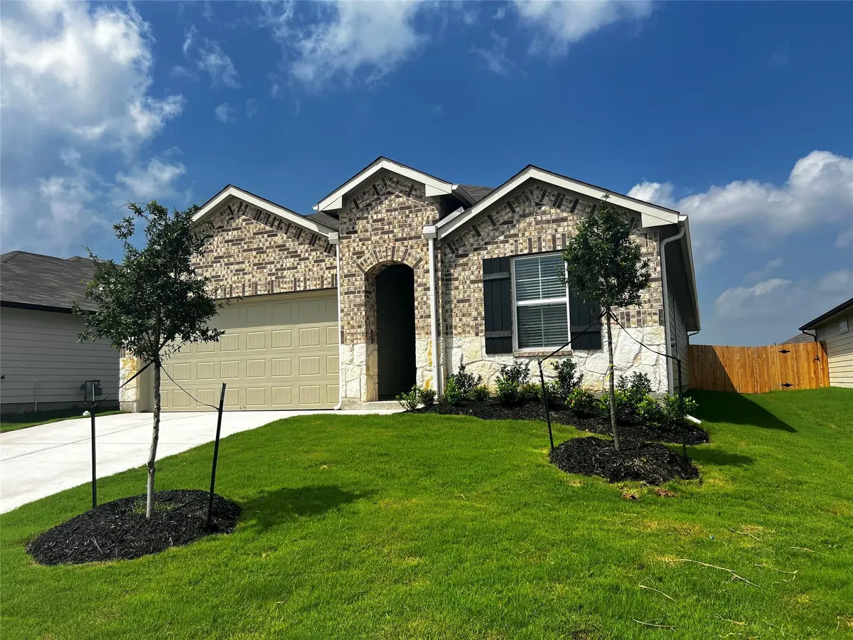 315 Darwin PL, Lockhart, TX 78644