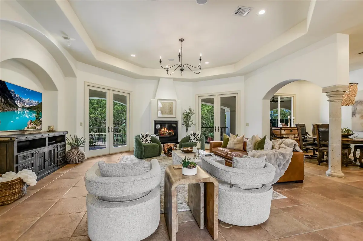 817 Woodcreek Ranch RD, Wimberley, TX 78676