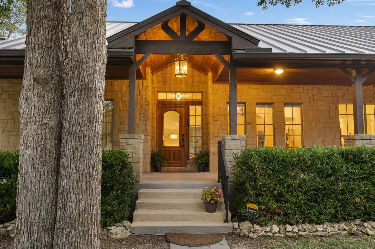 447 Miss Donna LN, Dripping Springs, TX 78620