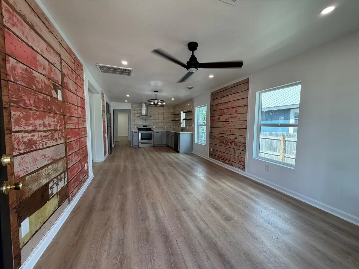 1209 Pine ST, Bastrop, TX 78602