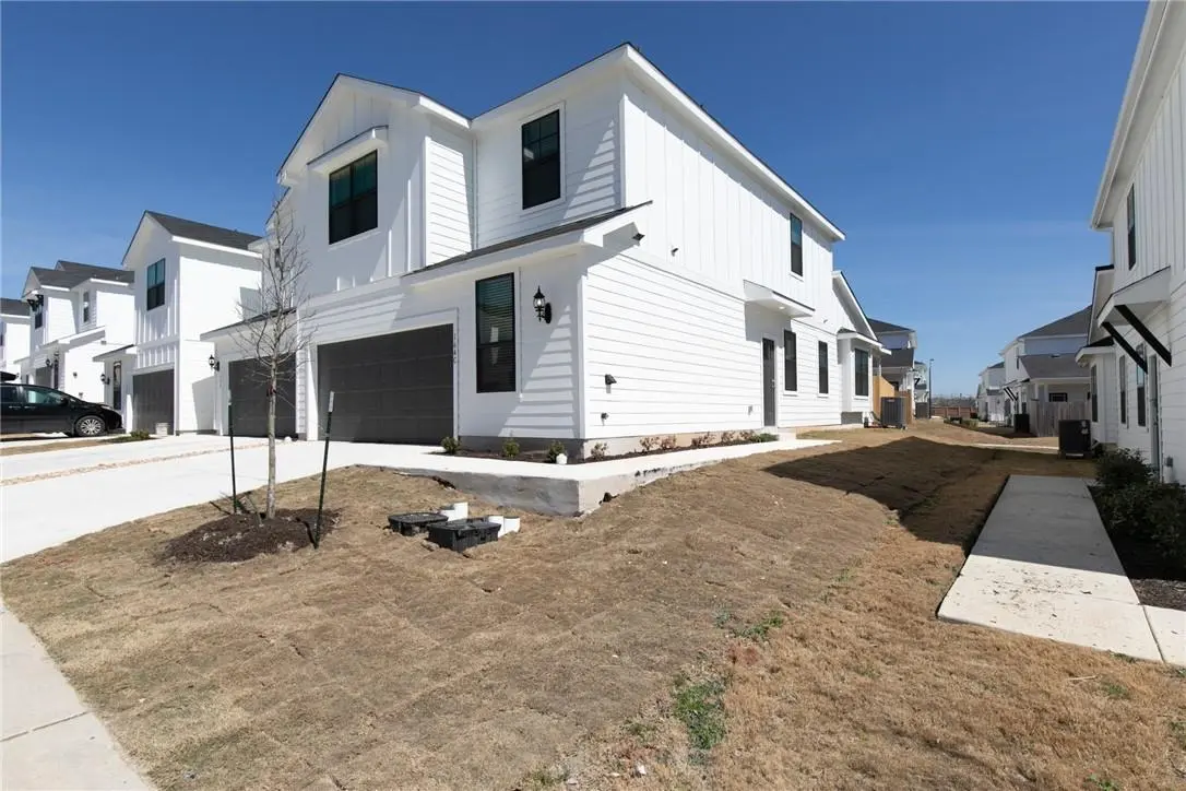 164 Threshing RD #C, Buda, TX 78610