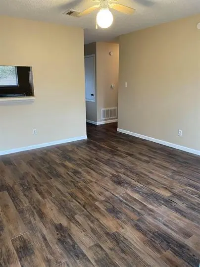 139 Elm DR #208, Lockhart, TX 78644