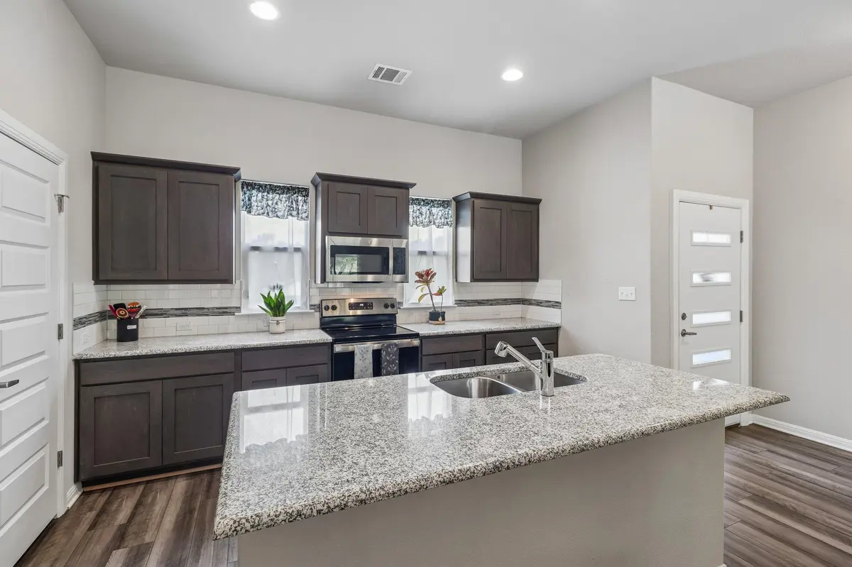 2701 Warren CV, Lago Vista, TX 78645