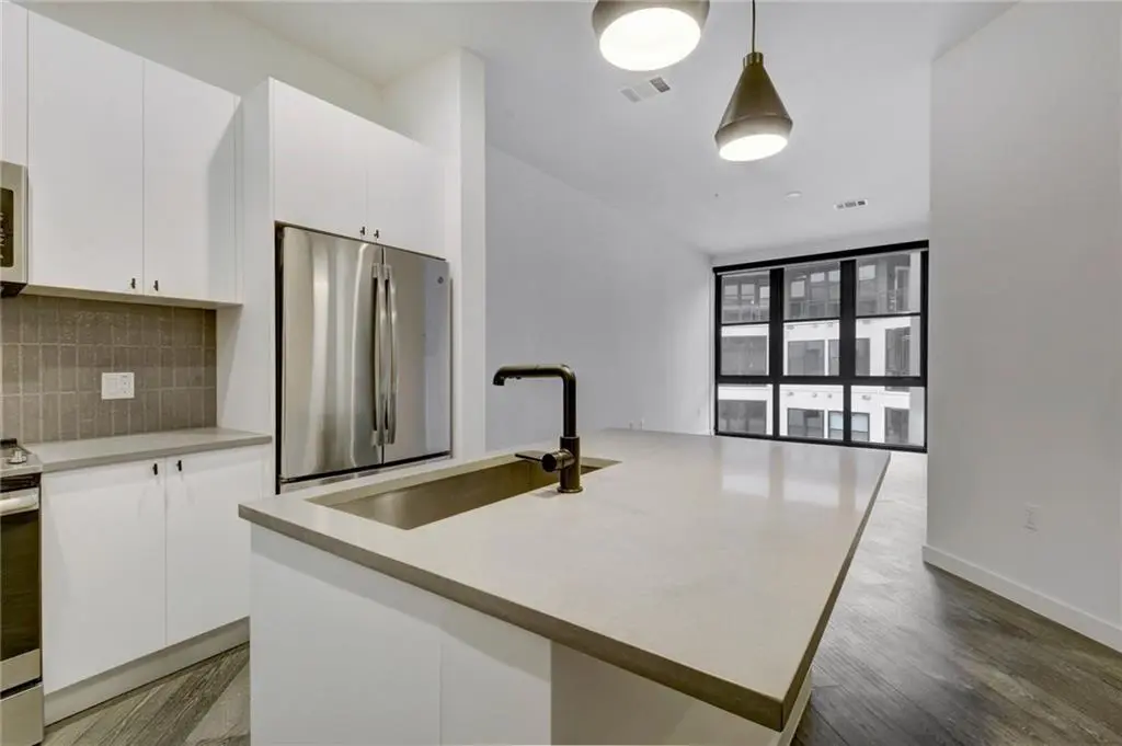 800 Embassy DR #511, Austin, TX 78702