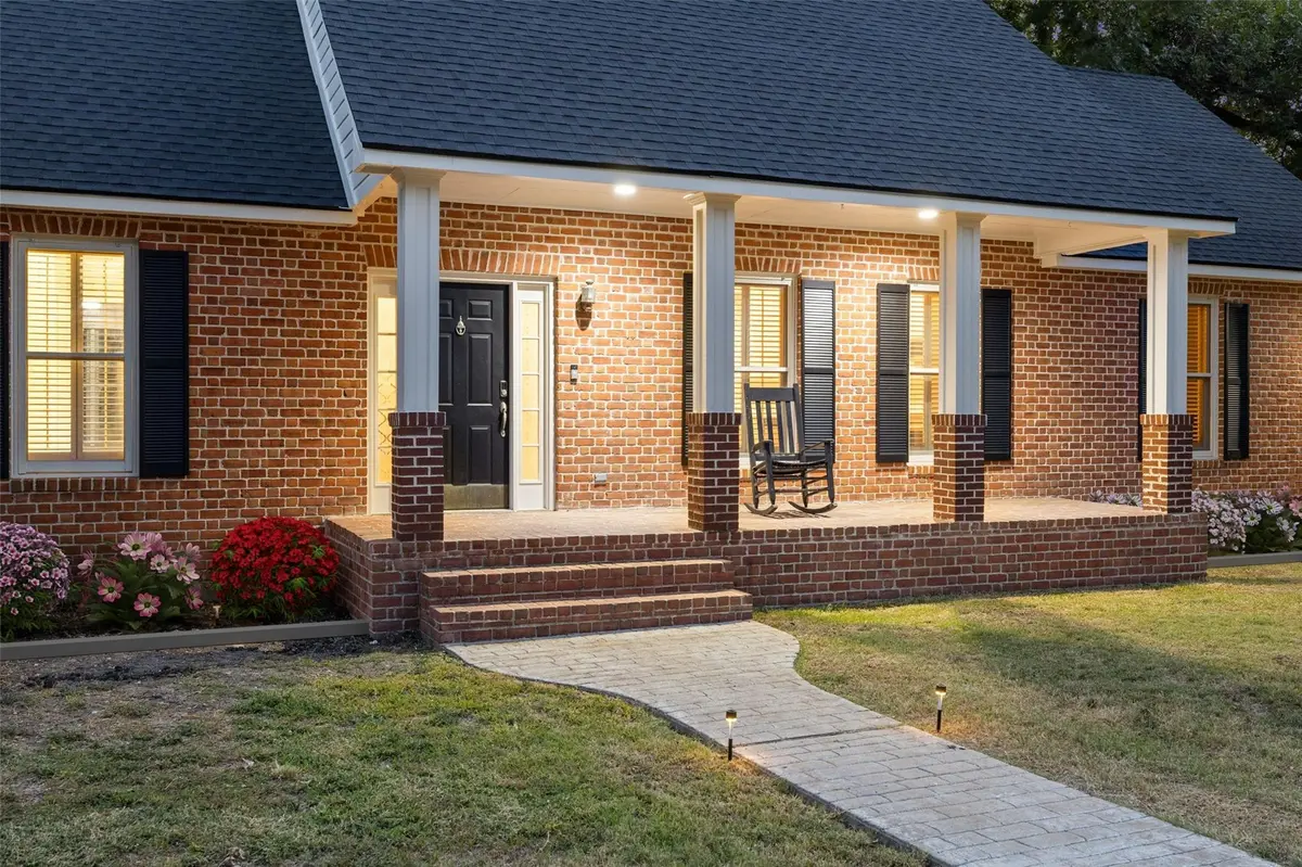 1105 Victoria ST, Taylor, TX 76574