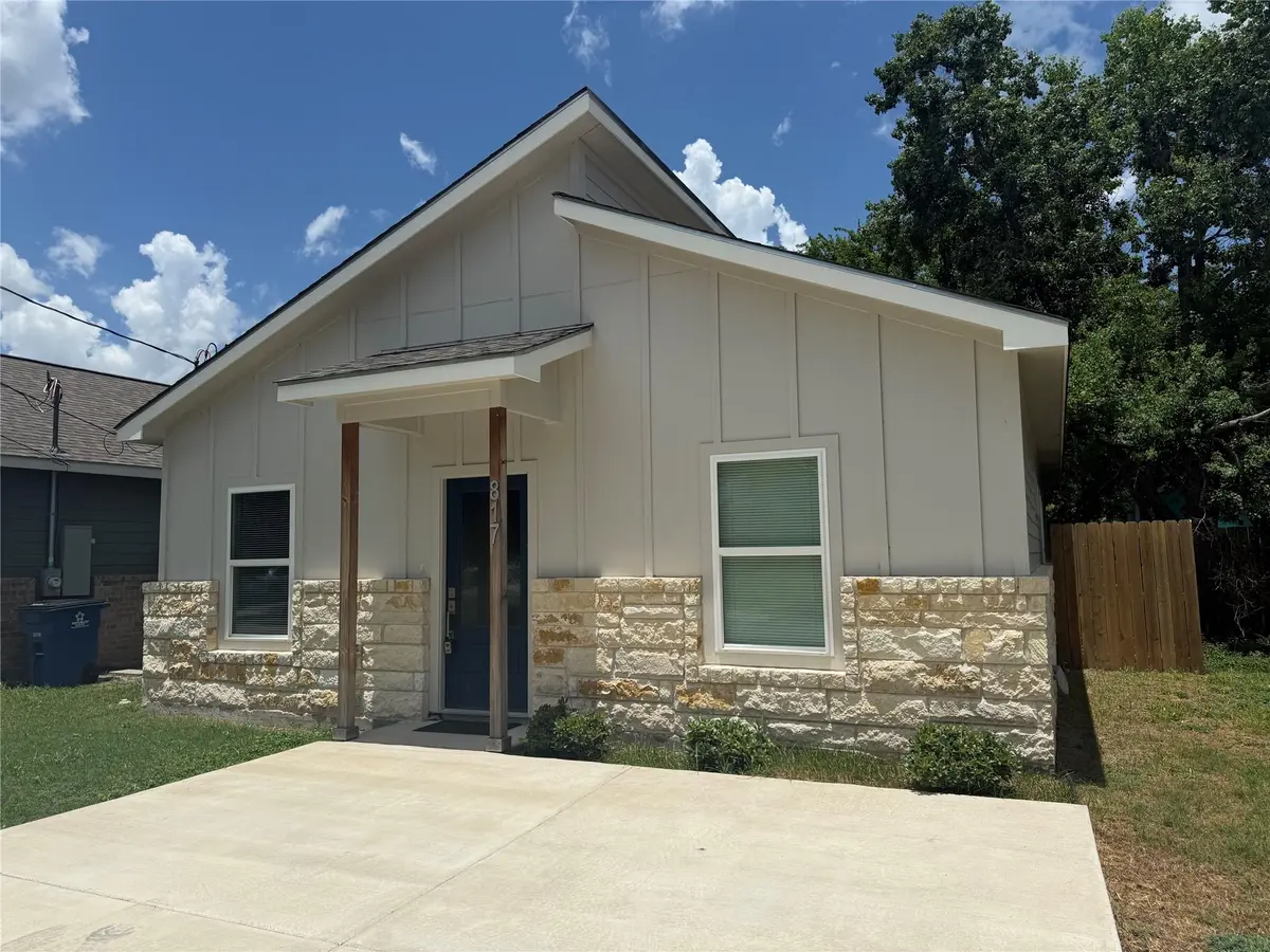 817 5th ST, Lockhart, TX 78644