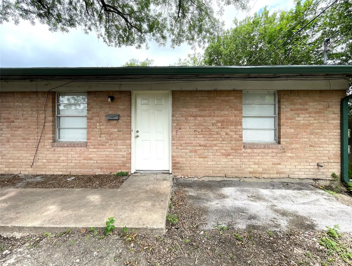 904 N Meadows DR #D, Austin, TX 78758