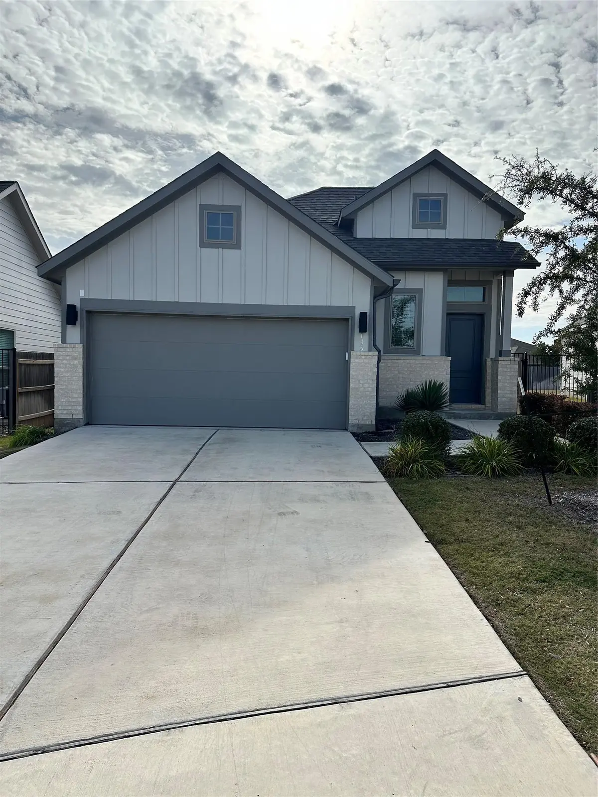 136 Los Olives LN, Liberty Hill, TX 78642