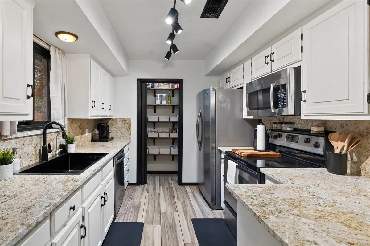 1705 Wild Horse LN, Round Rock, TX 78681
