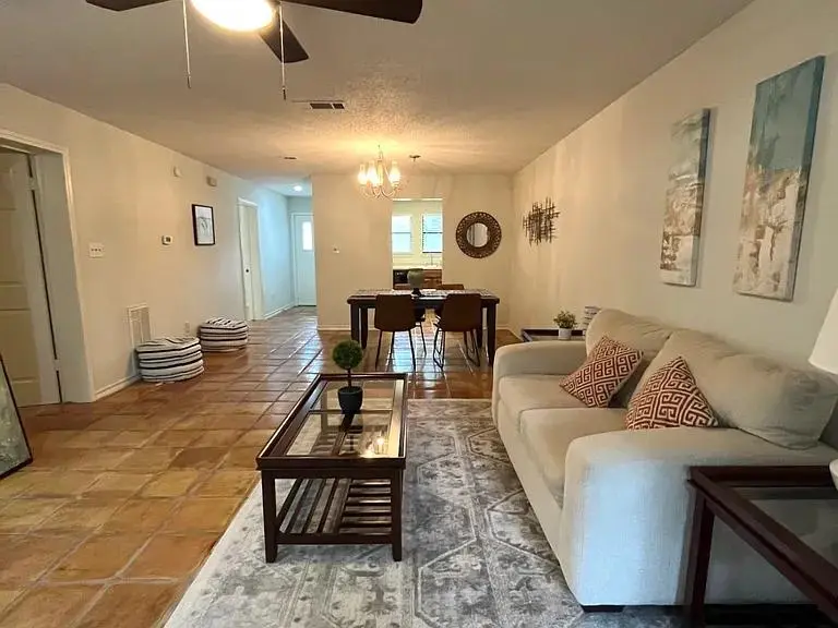 1404 Norwalk LN #104, Austin, TX 78703