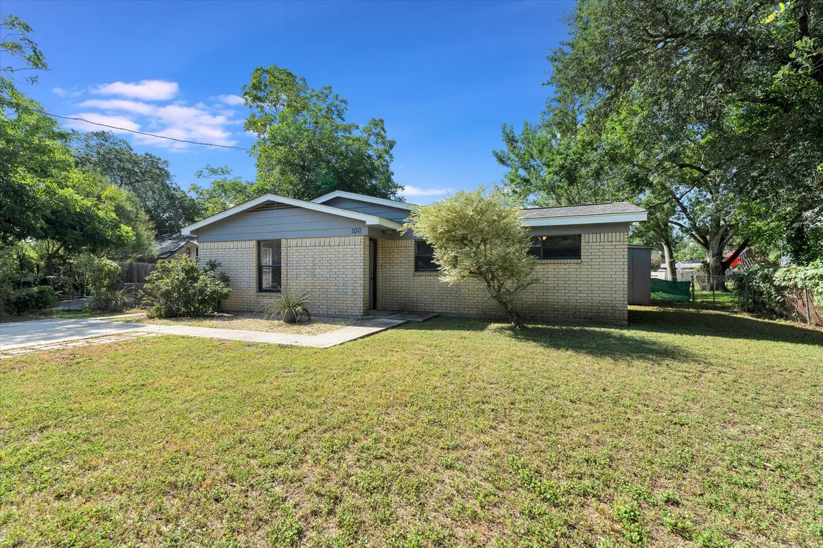 1130 Bois D'Arc St, Lockhart, TX 78644