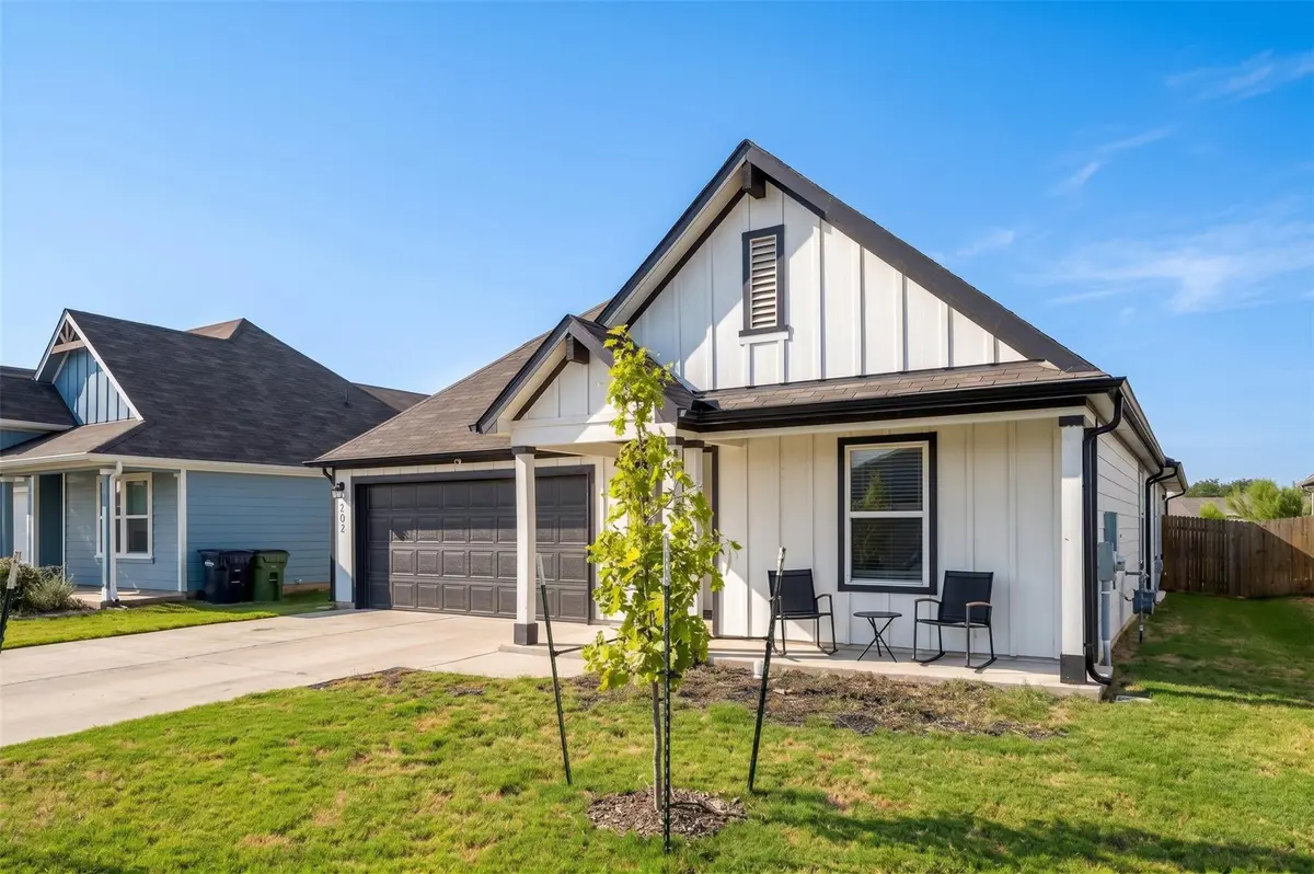 102 Johnson Draw RD, Hutto, TX 78634