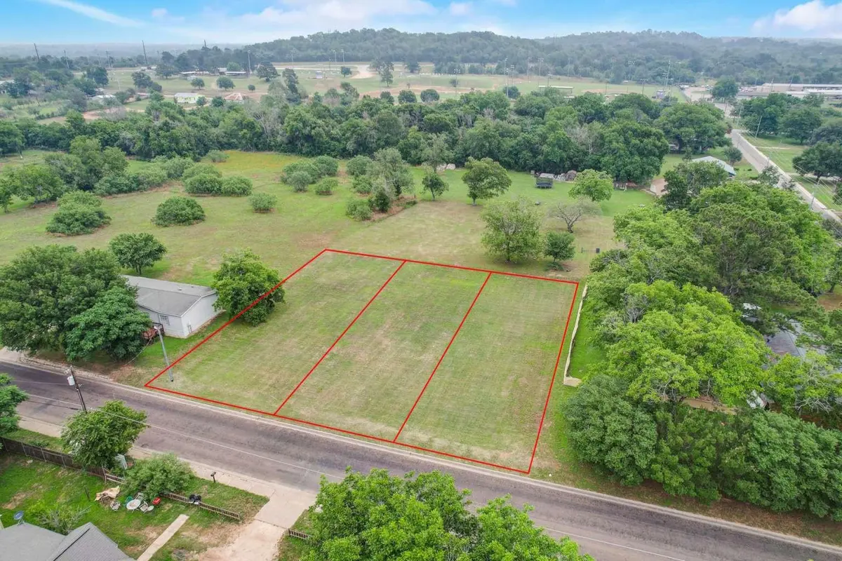 2105 Pecan ST, Bastrop, TX 78602
