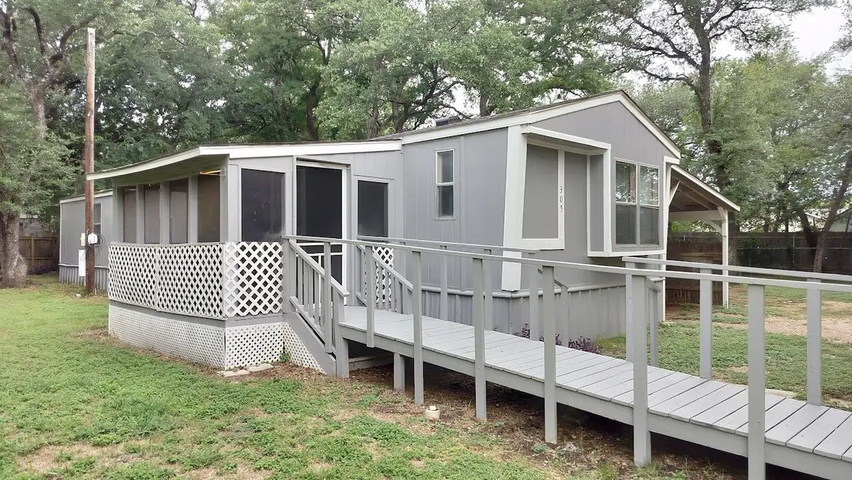 305 Woods LN, Cedar Park, TX 78613