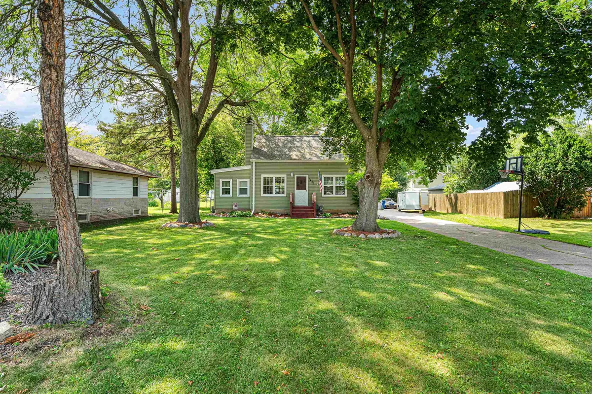 1427 OAK ST, Oshkosh, WI 54901