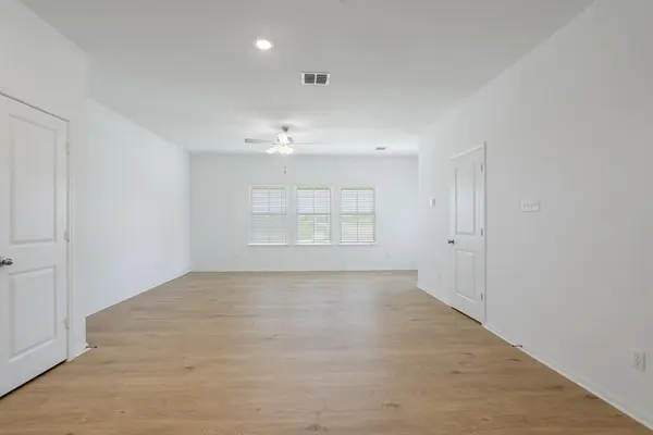 109 Desert Hare DR, Jarrell, TX 76537