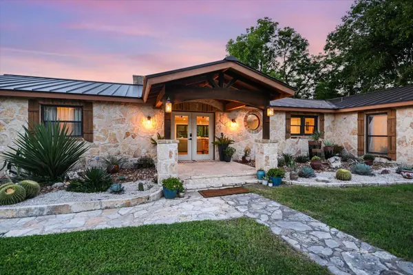 2411 Spoke Hollow RD, Wimberley, TX 78676