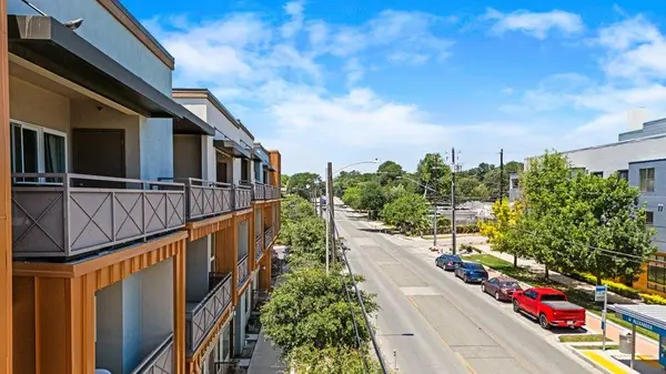 2827 Manor RD #2202, Austin, TX 78722