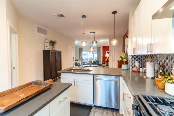 2827 Manor RD #2202, Austin, TX 78722