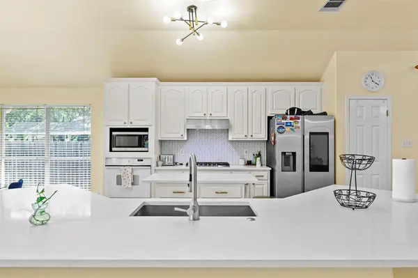 6006 Barletta DR, Round Rock, TX 78681
