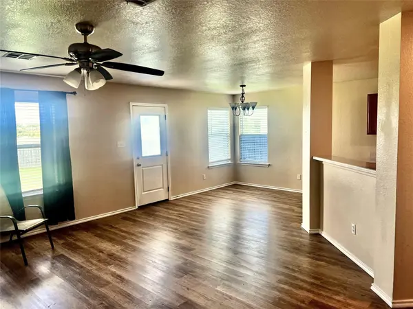 111 Sylvan ST, Hutto, TX 78634