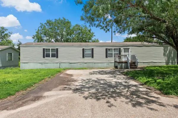 417 Houston ST E, Kenedy, TX 78119