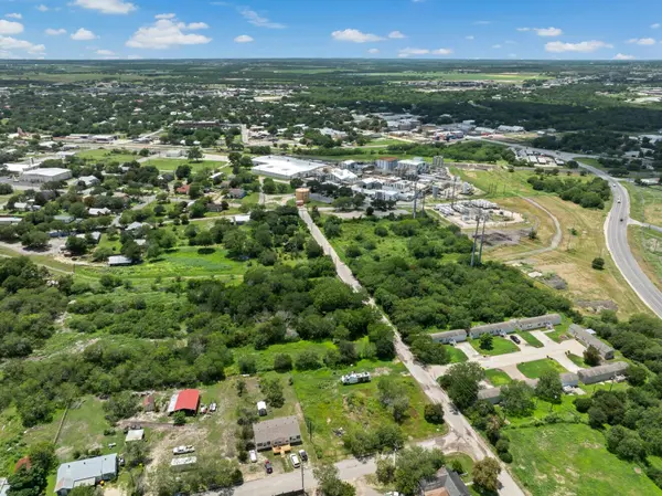 417 Houston ST E, Kenedy, TX 78119