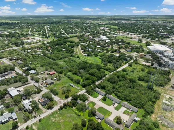 417 Houston ST E, Kenedy, TX 78119