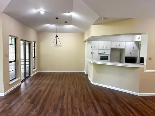 813 River Oaks DR, Huntsville, TX 77340