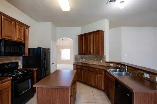 1200 Rainbow Parke DR, Round Rock, TX 78665